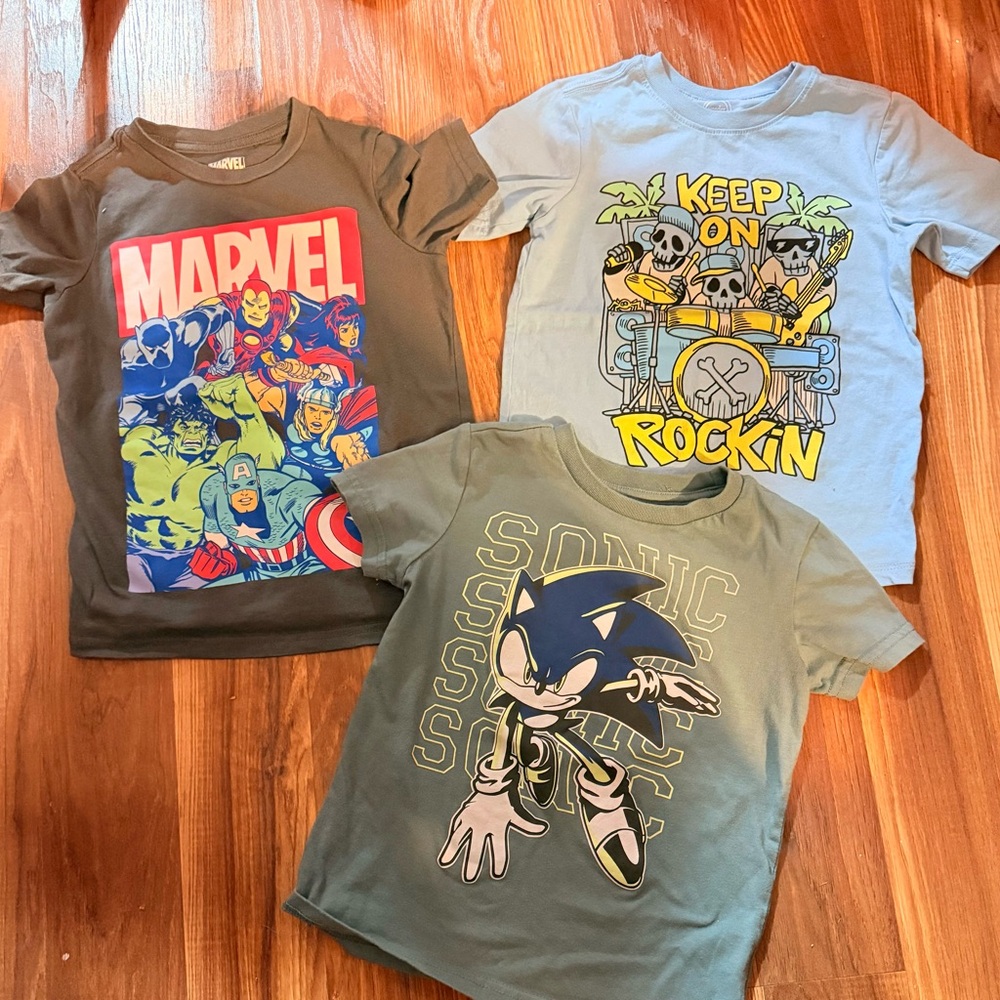 Marvel Superheroes Black T-Shirt with Red and Blue
